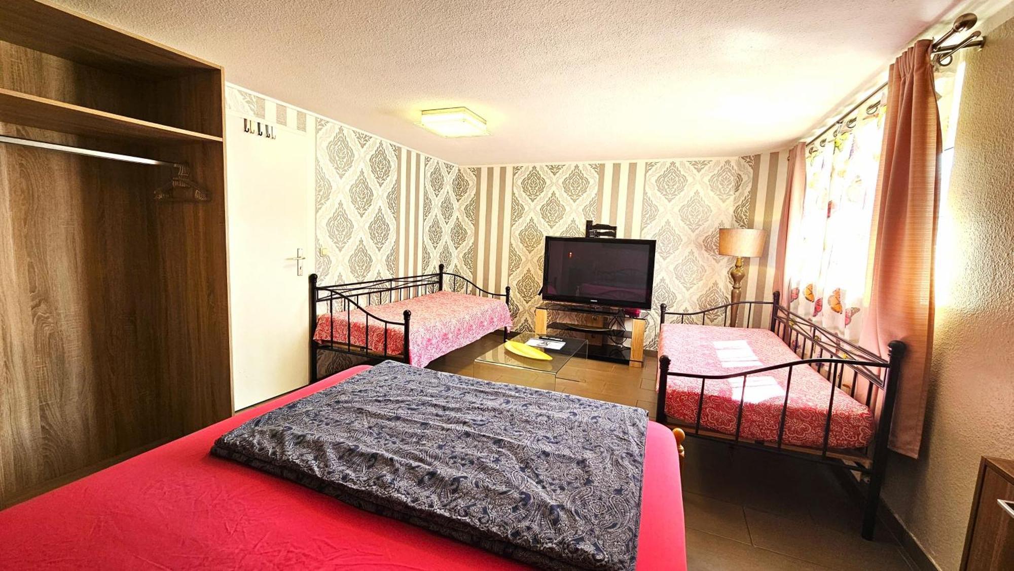 Gruendauer Monteurwohnung/Studentenwohnung Bagian luar foto