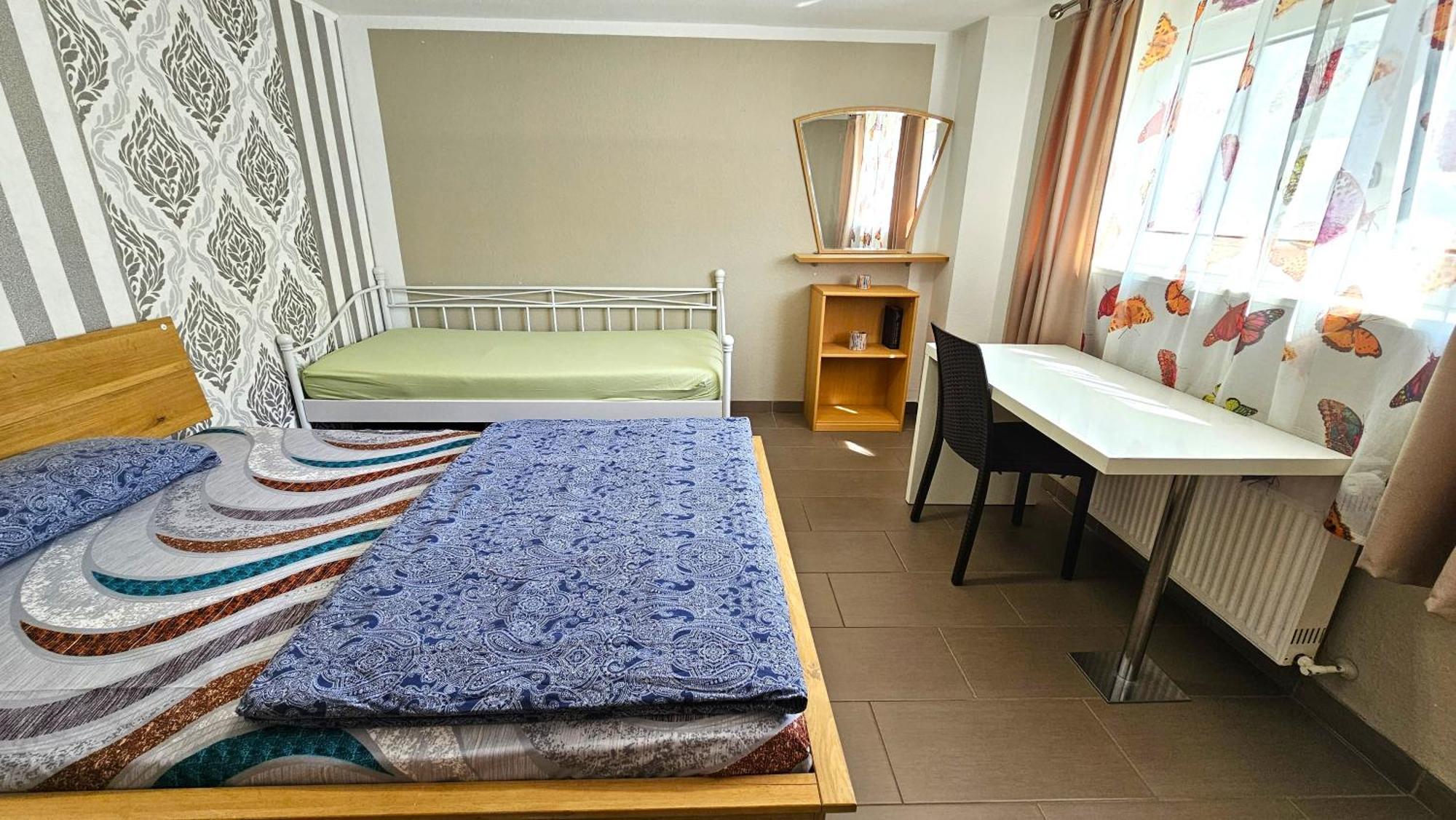 Gruendauer Monteurwohnung/Studentenwohnung Bagian luar foto