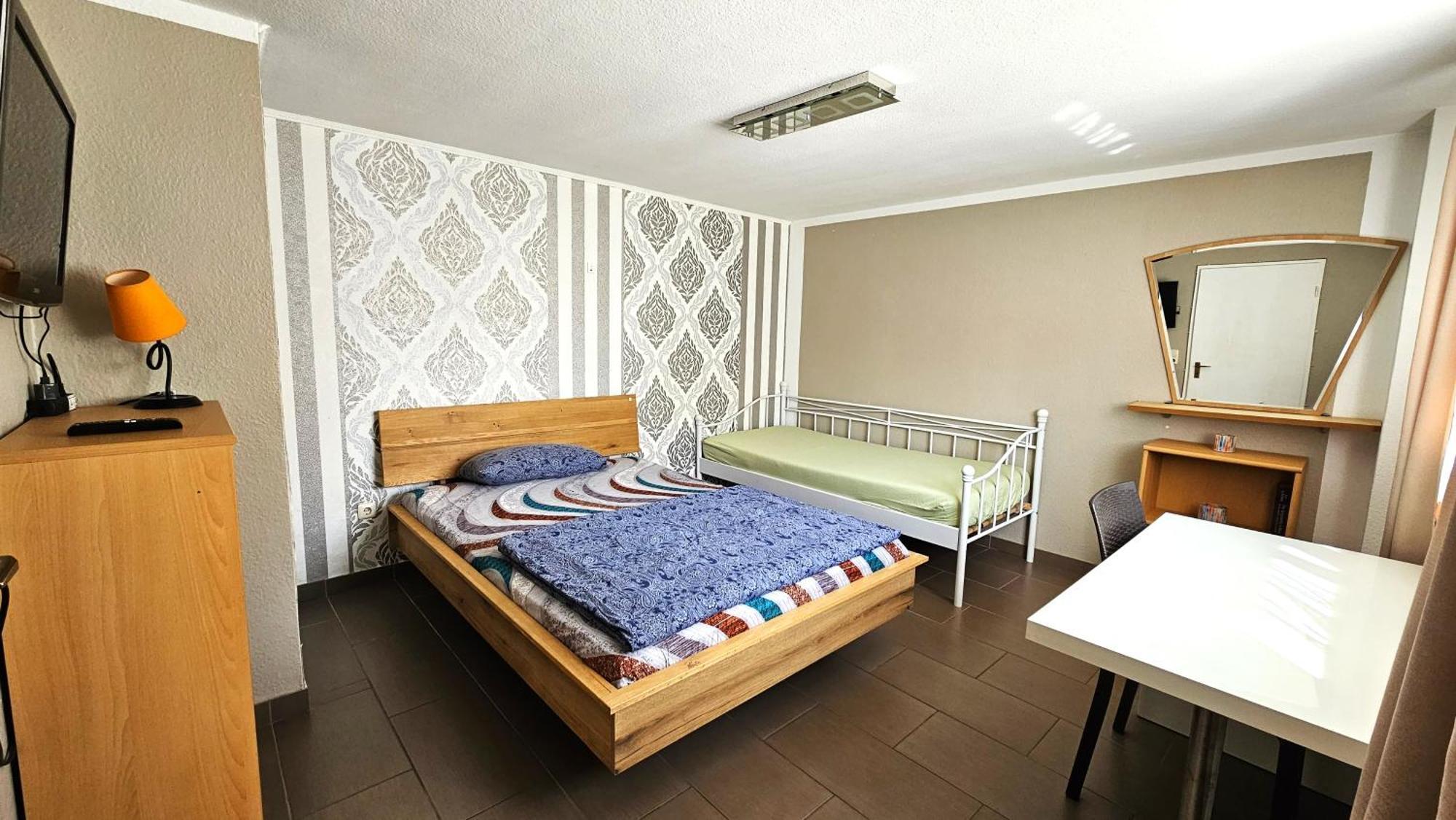 Gruendauer Monteurwohnung/Studentenwohnung Bagian luar foto