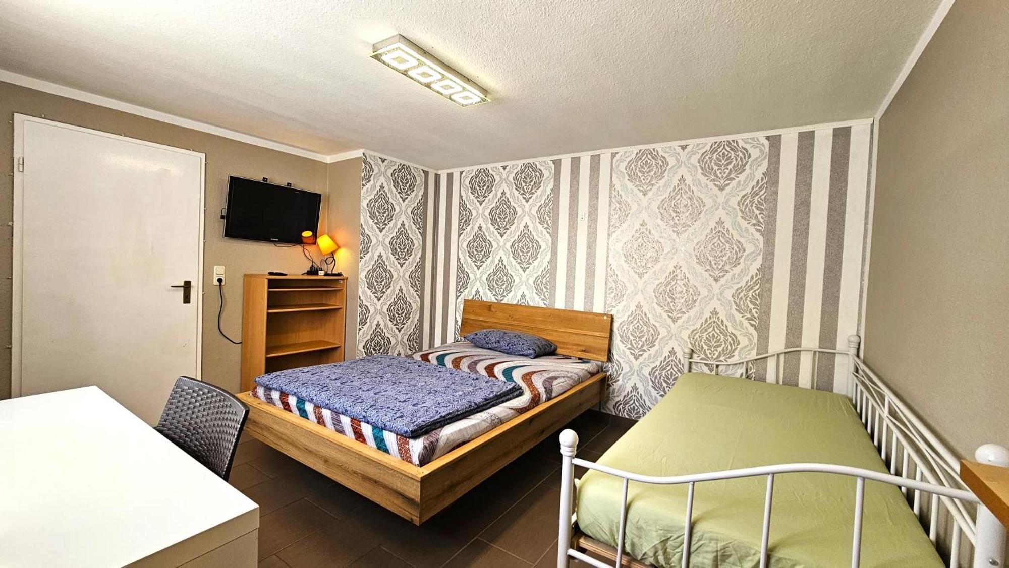 Gruendauer Monteurwohnung/Studentenwohnung Bagian luar foto