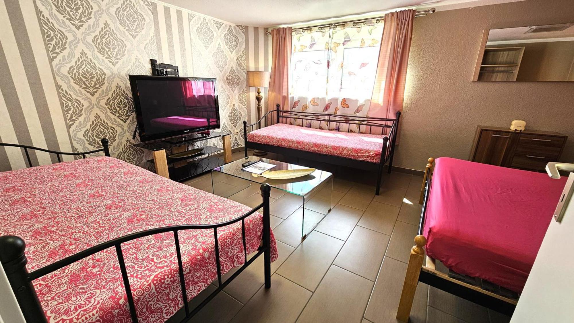Gruendauer Monteurwohnung/Studentenwohnung Bagian luar foto